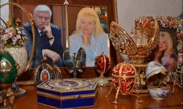 Палаци Пшонки та Януковича через 5 років: вкрали навіть розетку