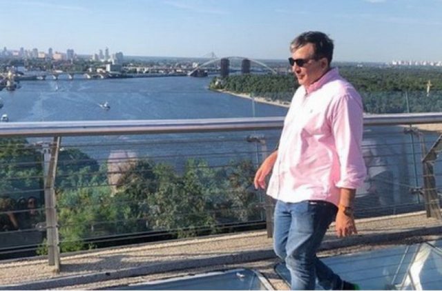 Prada за $700: Саакашвили гулял по Киеву в дорогой обновке