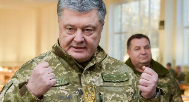 Блогер: вместо того, чтобы поставлять в армию оружие, Порошенко надо было расправиться с Медведчком – тогда бы стал еще раз президентом?