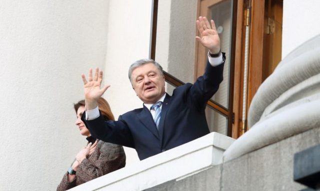 Украинцы оценили вклад Порошенко в развитие государственности
