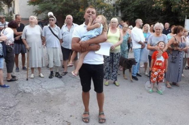 Геноцид в Крыму: оккупанты выкидывают людей на улицы. ВИДЕО