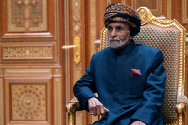 В Омане после визита Зеленского умер султан Кабус бен Саид — на улицы выведена военная техника