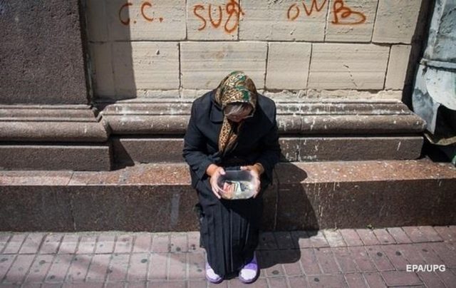Половина украинцев жалуются на уменьшение доходов