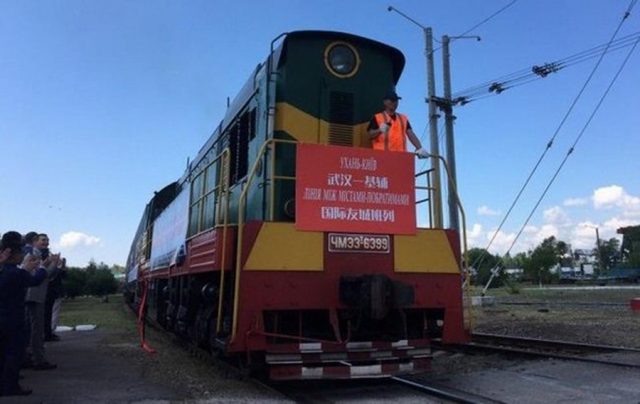 В Киев приехал поезд из Уханя
