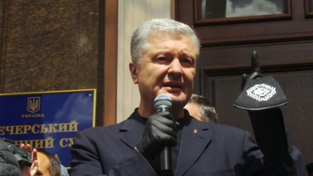 Порошенко напомнил Зеленскому о судьбе Януковича: «Вам готов билет на Ростов!»