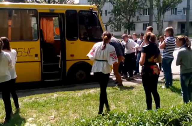 Обещания Зеленского оказались пустыми: украинских школьников массово забирают в армию