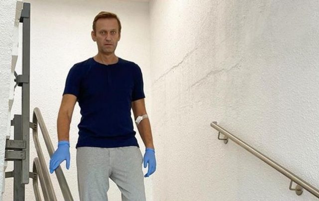 Навального выписали из клиники Шарите