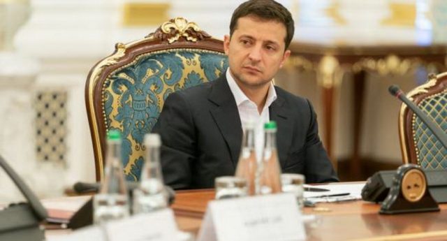 Зеленский срочно созвал СНБО: ЕС обсуждает вопрос отмены безвиза для Украины