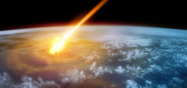 В Китае упал огромный метеорит. Видео