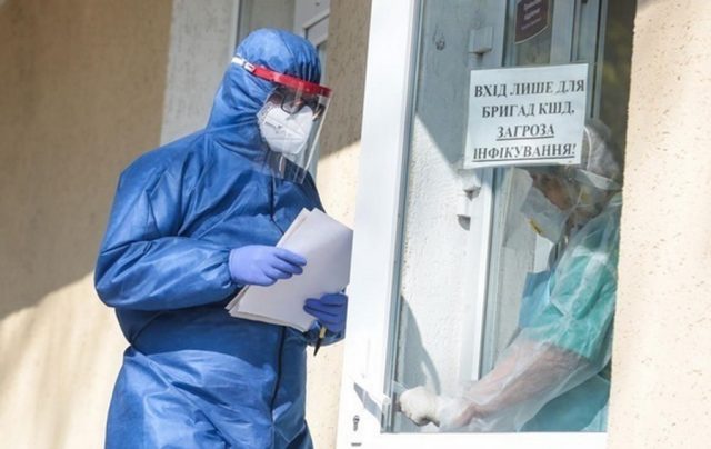 В Украине число жертв пандемии превысило 15 тысяч