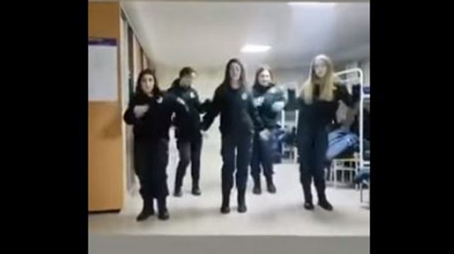 Шансон в казарме: В Харькове вычислили студенток, которые танцевали под «Вороваек»