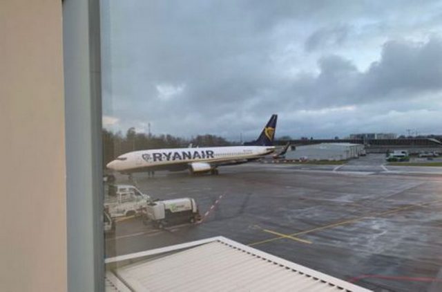 Ryanair останавливает большинство полетов из Киева до конца марта