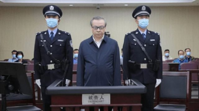 В Китае за взяточничество и многоженство казнили бывшего главу госкомпании