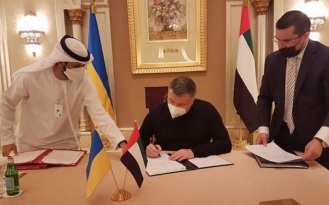 Первые результаты поездки Зеленского: ОАЭ и Украина подписали меморандум о взаимном признании водительских документов