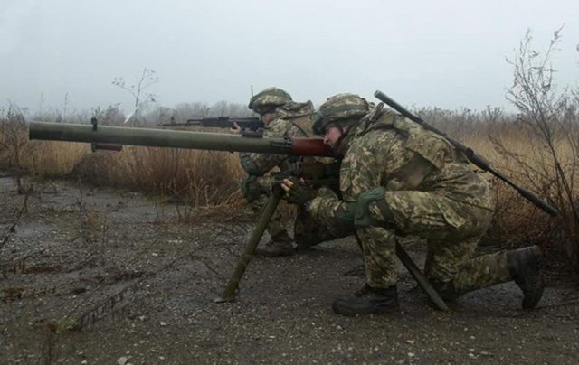 На Донбассе за сутки 10 обстрелов