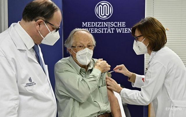В Австрии после COVID-вакцинации умерли десятки человек