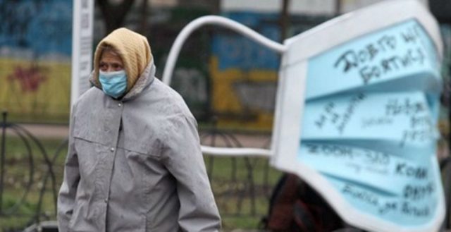 Українців з «червоних» зон зобов’язали ходити у масках на вулиці: постанова уряду