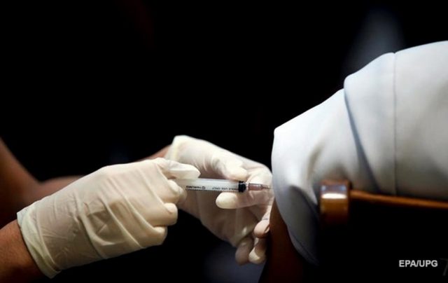 Названы сроки поставки в Украину китайской вакцины