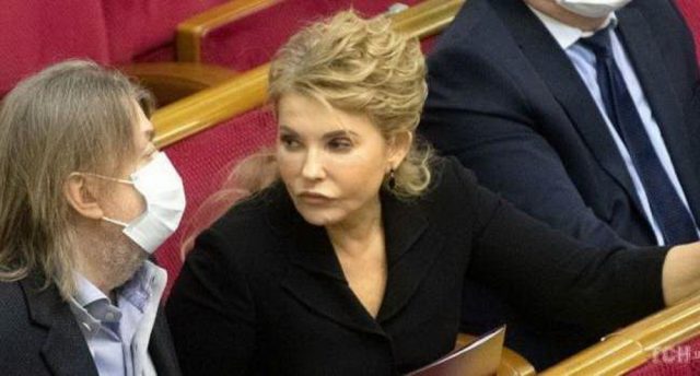 Эксперт: на второе место по доверию вырвалась Тимошенко