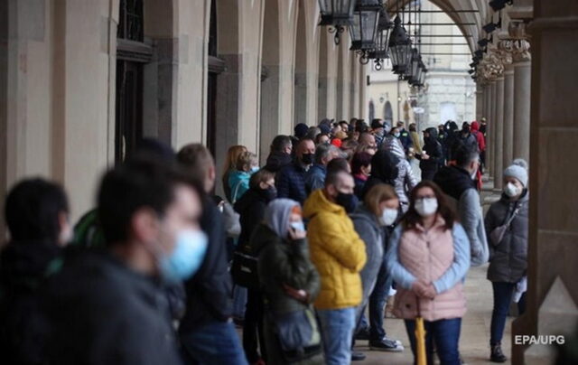 В Украине за сутки 374 смерти от коронавируса