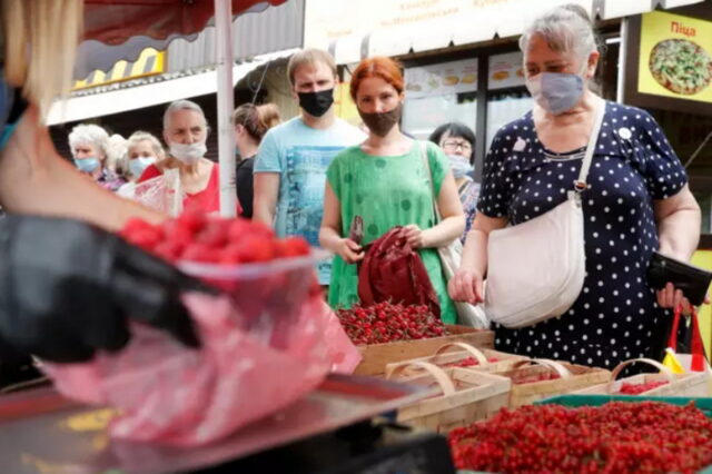 Когда в Украине появится дешевая клубника и черешня: прогнозы не радуют