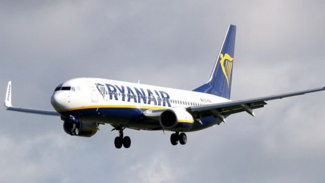 «Мінування» Ryanair. Літак, який летів до Польщі, посадили через загрозу безпеці