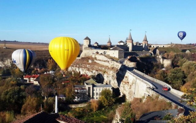 Трагедия с воздушным шаром в Каменец-Подольском: люди молили о помощи и падали на кладбище