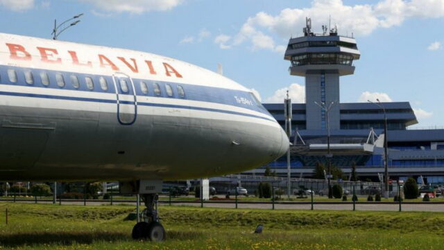 Україна закриває авіапростір для білоруських літаків. Що це значить для Белавиа