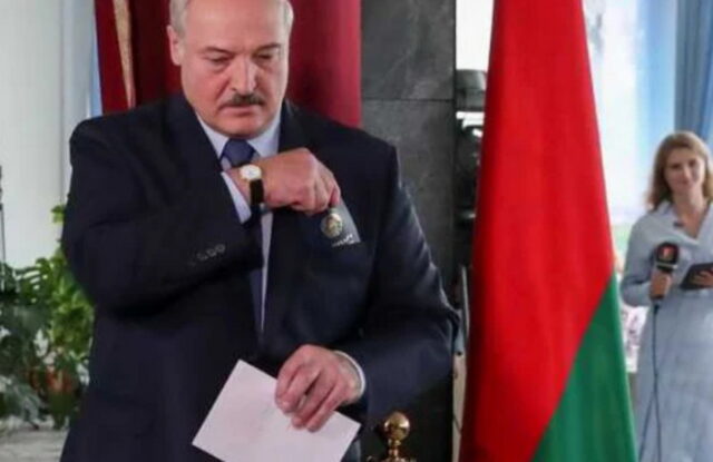 Лукашенко выдал фейк об украинцах: «вымаливают кусок хлеба, а олигархи вывозят чернозем»