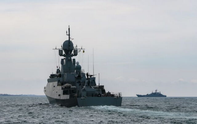 Россия открыла предупредительную стрельбу по британскому эсминцу в Черном море