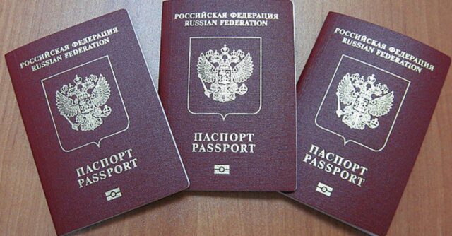 Депутати хочуть позбавити громадянства українців, які отримують паспорти РФ