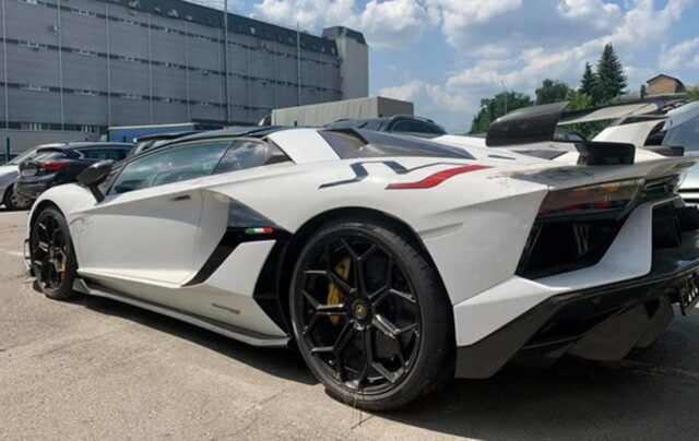 В Киеве таможенники изъяли суперкар Lamborghini