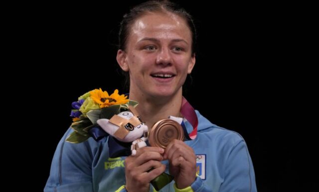 Небачений жест щедрості: українська призерка Олімпіади-2020, не маючи власного житла, подарувала квартиру тренеру