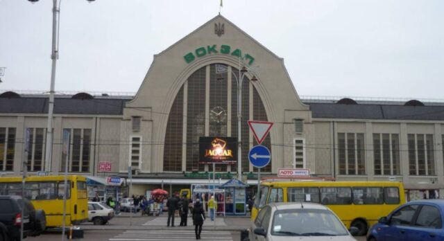 Последствия ограничений. Киевский автовокзал остался без 40% рейсов