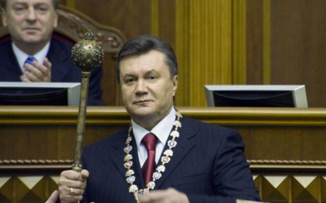 Вважає своє усунення з посади президента незаконним: Янукович подав до суду на Раду