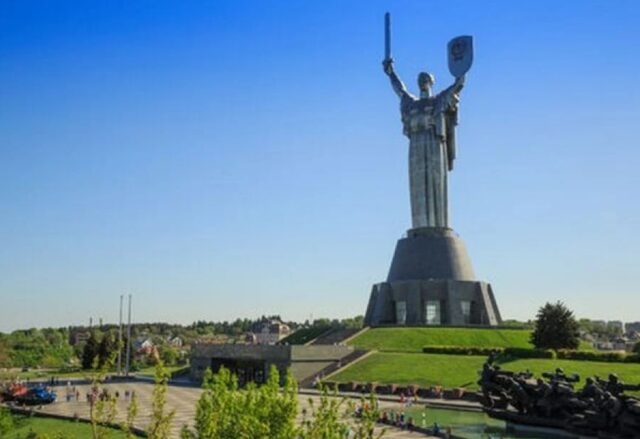 Демонтаж герба СССР с «Родины-матери» обойдется в миллионы