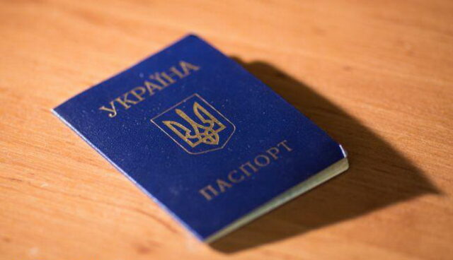 Украинцы должны регистрировать SIM-карты по паспорту: закон вступил в силу